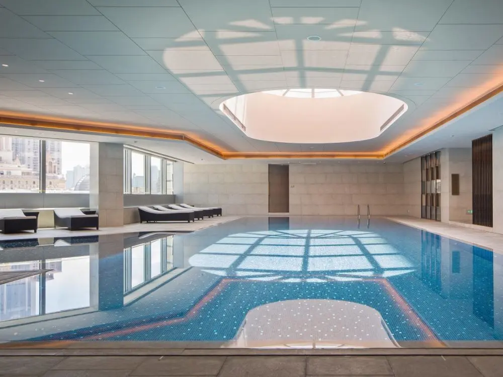 Swimming pool constant temperature dehumidification solution